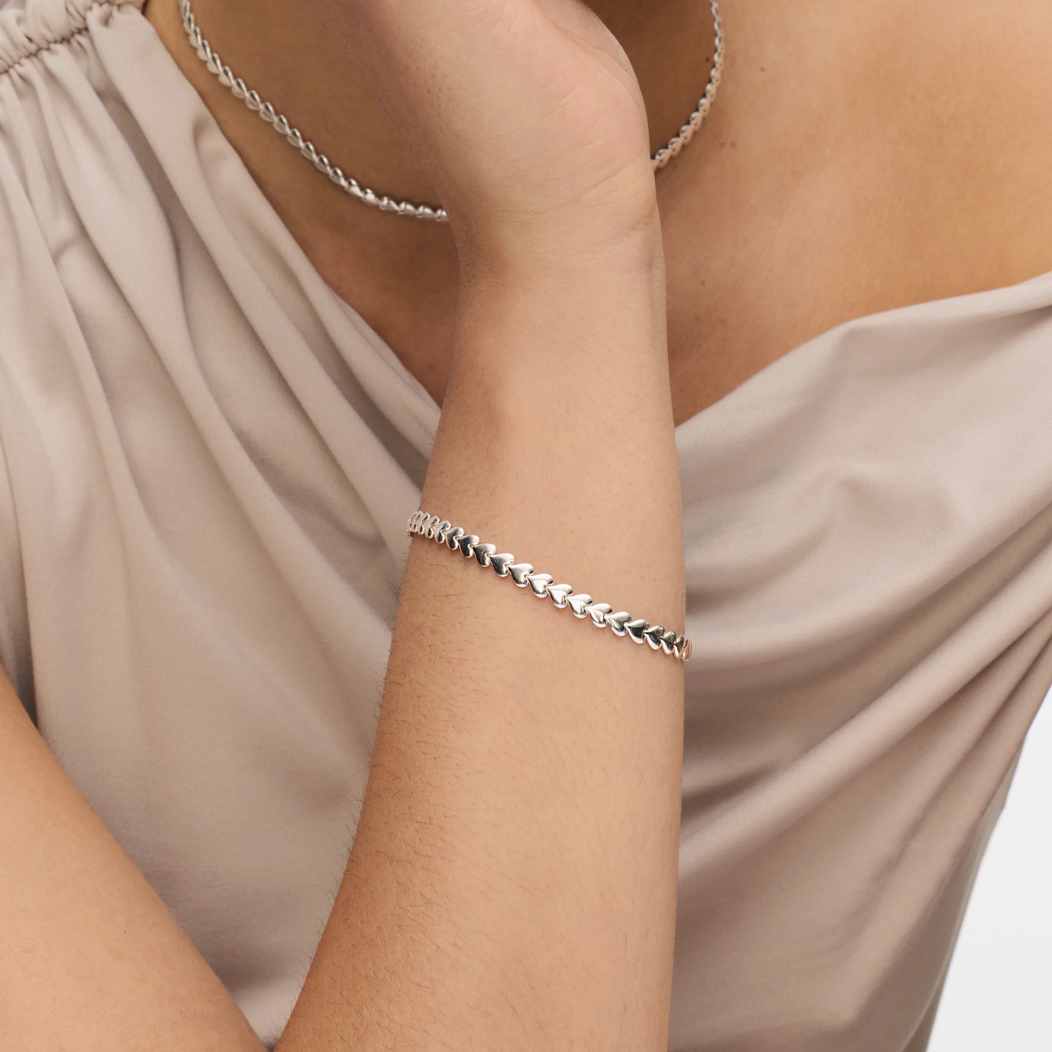 Heart String Chain Bracelet - Image 4